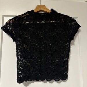Elegant fitted lace black tee in excellent condition waistlength soft & stretchy